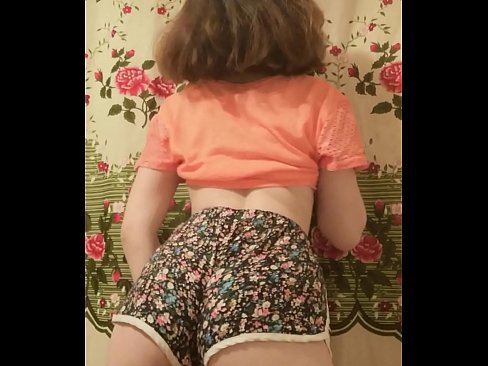 ❤️ セクシーな若いベイブがカメラでショーツを脱ぐ ️ ポルノ ❌️❤