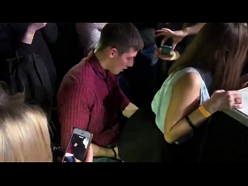 ❤️ ロシアのナイトクラブでリアルセックス。18歳のロシア人少女がナイトクラブで肛門と膣を犯される ️ ポルノ ❌️❤